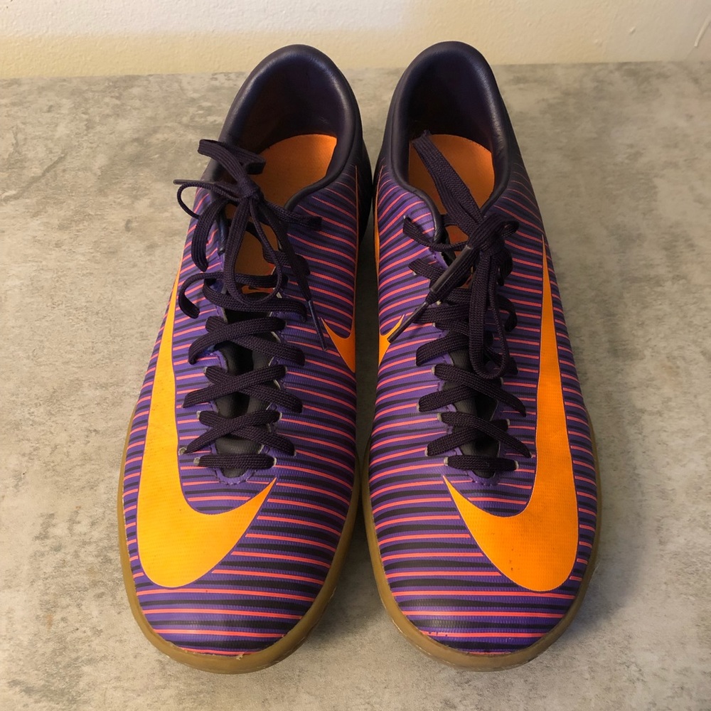 Women’s size 6.5 Nike indoor soccer cleats